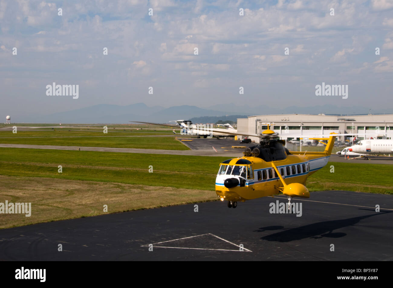 Elicottero in volo Foto Stock