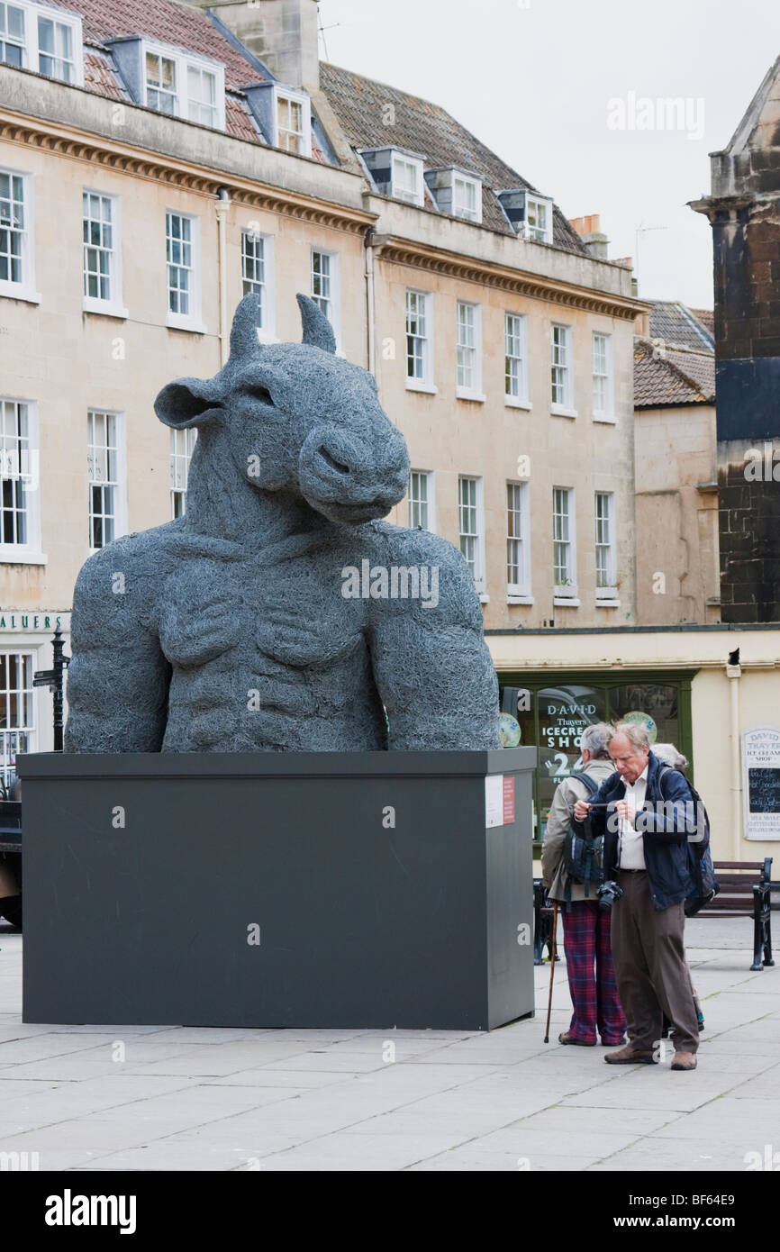 Minotauro scultura di Sophie Ryder a Bath, Inghilterra Foto Stock