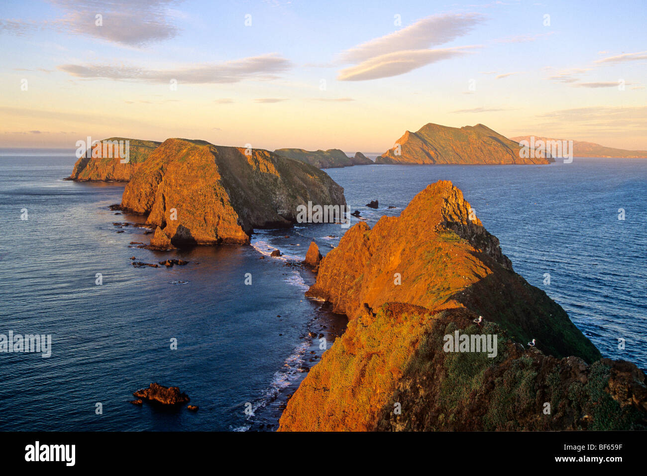 Sunrise dal punto di ispirazione su East Anacapa Island presso il Parco Nazionale delle Channel Islands, CALIFORNIA, STATI UNITI D'AMERICA Foto Stock