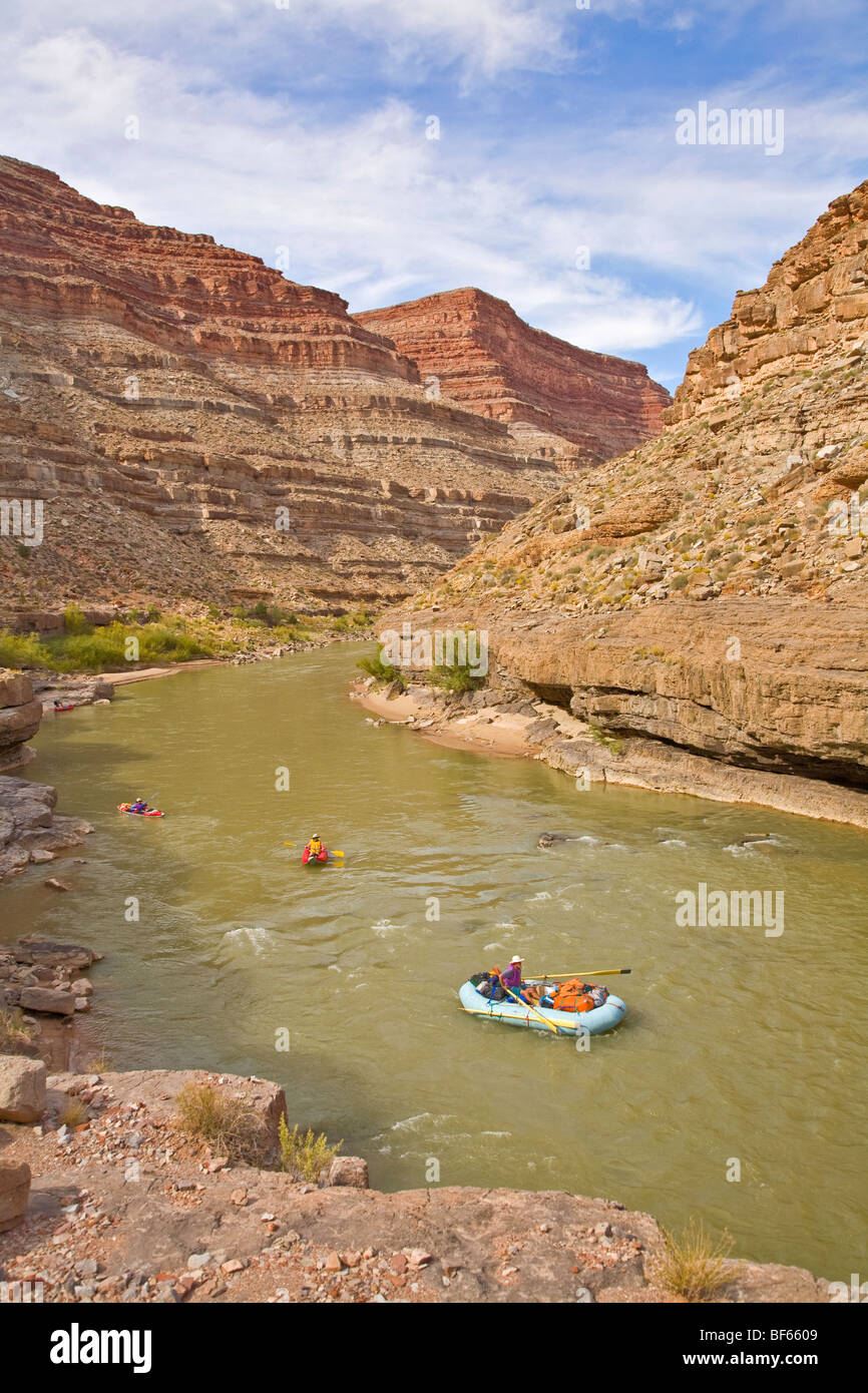 River Runner galleggiando giù il fiume San Juan al di sopra di Mexican Hat, Utah, Stati Uniti d'America Foto Stock