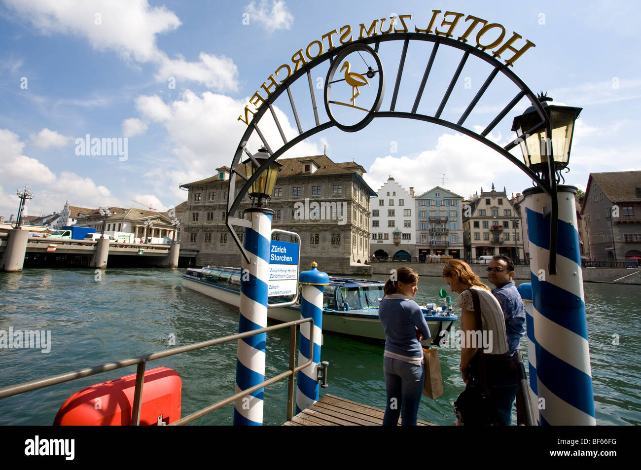 Limmat, approdo Hotel Zum Storchen, escursione in barca, Zurigo, Svizzera Foto Stock