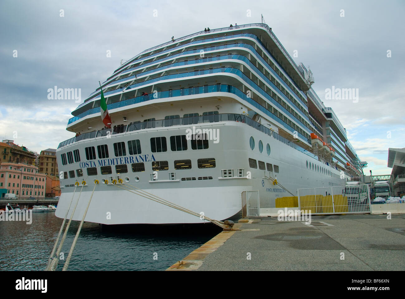 Costa Mediterranea nave da crociera ormeggiata in Savona Foto Stock