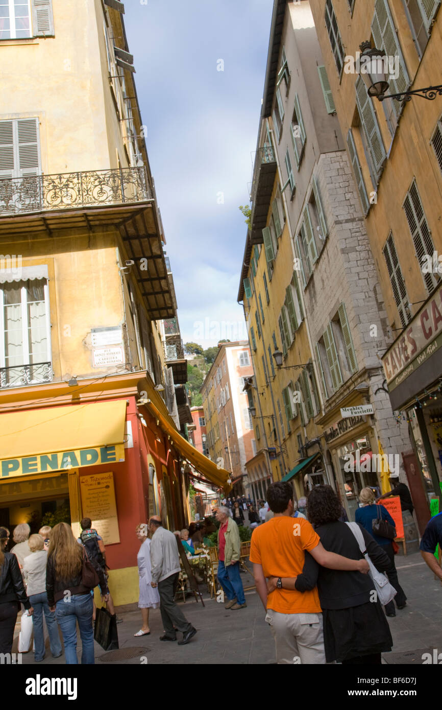 Città vecchia, la strada Rue de la prefettura, Nizza Cote d Azur, Provenza, Francia Foto Stock