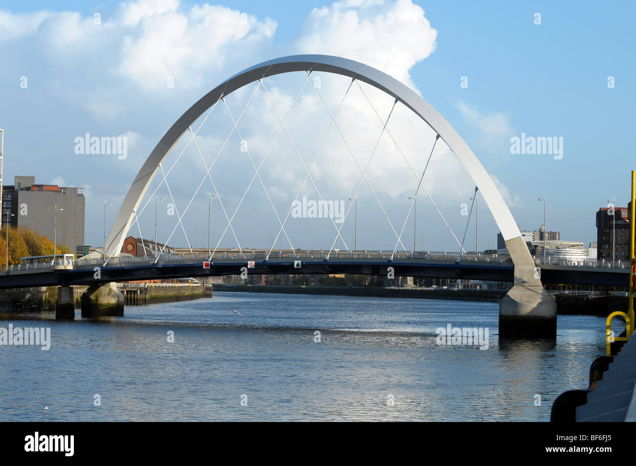 Di Glasgow Clyde Arc bridge. Più comunemente conosciuta come la Squinty Bridge. Foto Stock