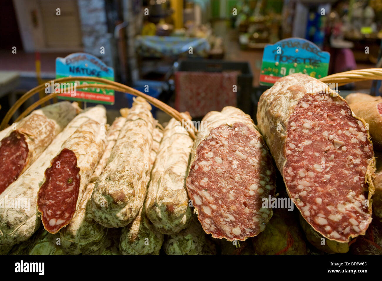 Salame, marzo provenzale, mercato, Antibes, Cote d Azur, Provenza, Francia Foto Stock