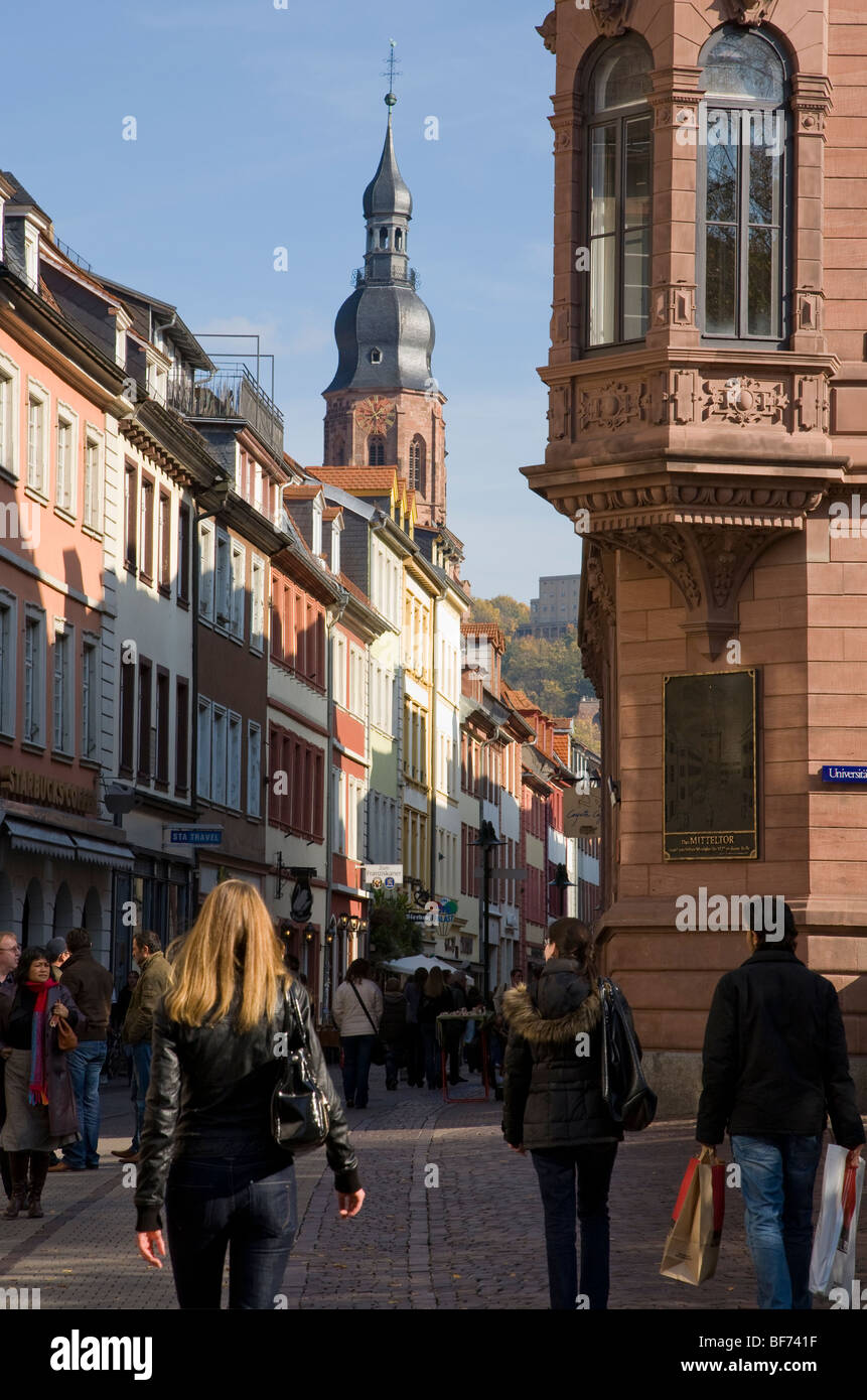 Persone a Hauptstrasse, la strada dello shopping di Heidelberg, Baden-Württemberg, Germania Foto Stock