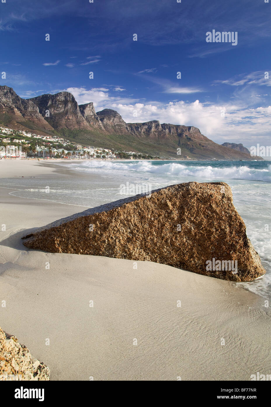La spiaggia di Camps Bay, Città del Capo, Sud Africa Foto Stock