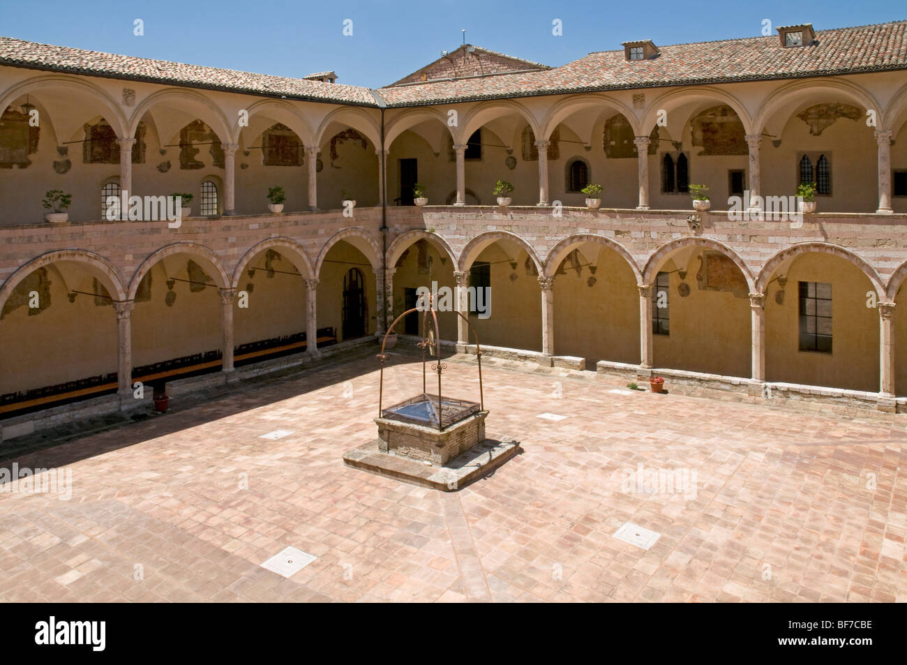 foto di chiostro san francesco