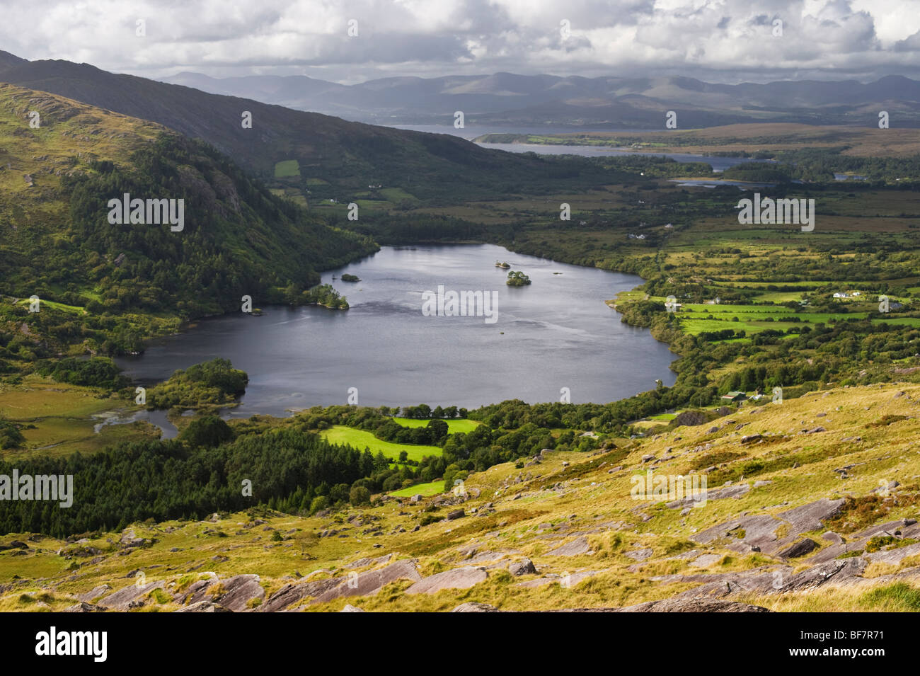 Glanmore Lake, penisola di Beara, nella contea di Kerry, Irlanda, dalla parte superiore del Healy Pass Foto Stock