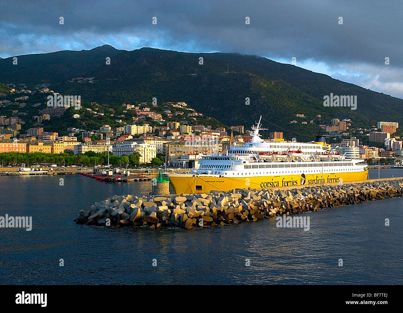 Corsica: nave traghetto della compagnia Corsica Ferries Foto Stock