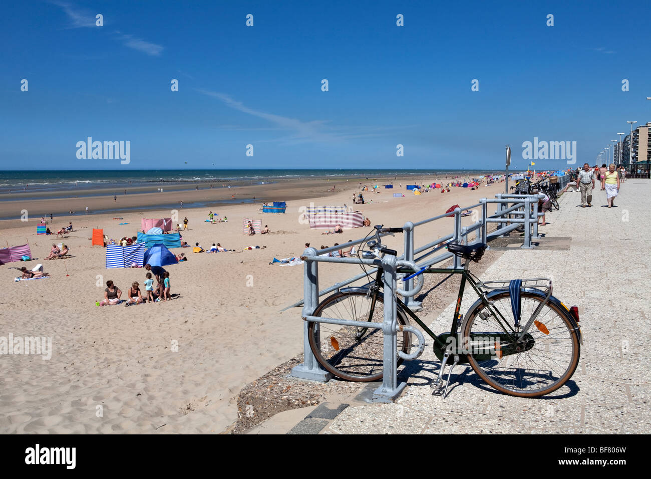 La spiaggia e la passeggiata sul mare del Nord. Foto Stock