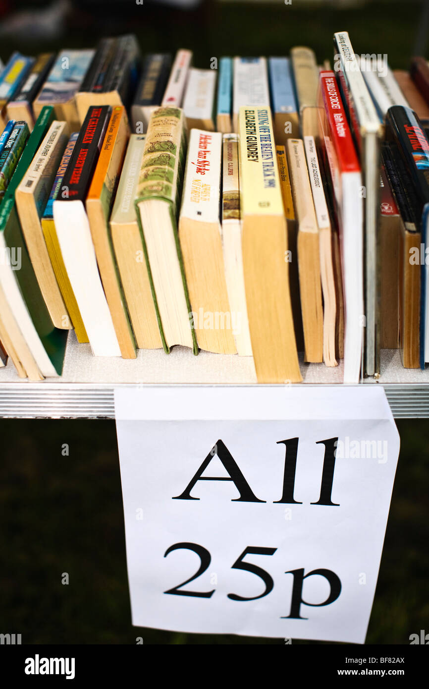 Libri di seconda mano per la vendita, tutte 25p. Foto Stock