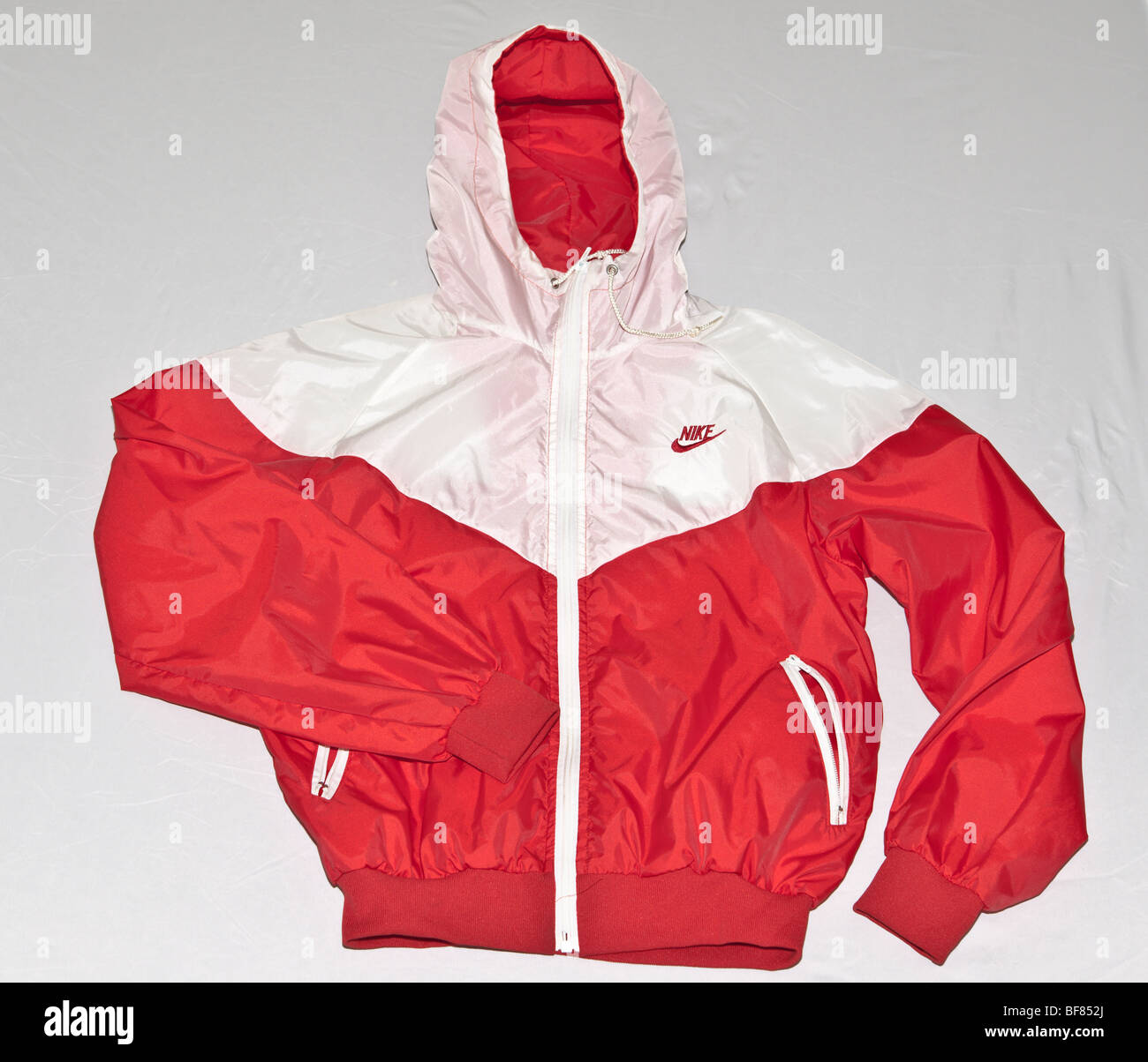 Giacca windrunner Nike tuta shellsuit o. Giacca in nylon. Popolare con breakdancers nei tardi anni settanta e i primi anni ottanta in USA e Inghilterra Foto Stock