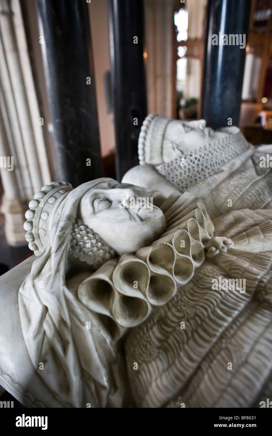 Una tomba Tudor presso la chiesa di San Giacomo, Chipping Campden, Gloucestershire Foto Stock