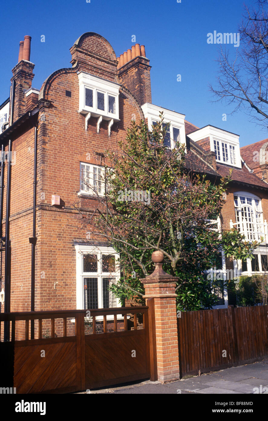 Bedford Park West London REGNO UNITO area costruita come un sobborgo 1875 in poi. Casa viveva in dall'architetto Richard Norman Shaw. Foto Stock