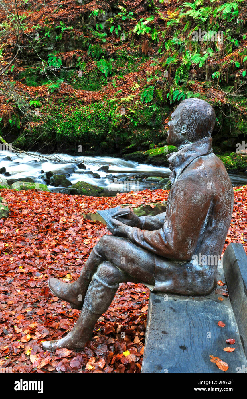 Poeta scozzese Robert Burns, scultura in bronzo in Birks di Aberfeldy, Perthshire. SCO 5512 Foto Stock