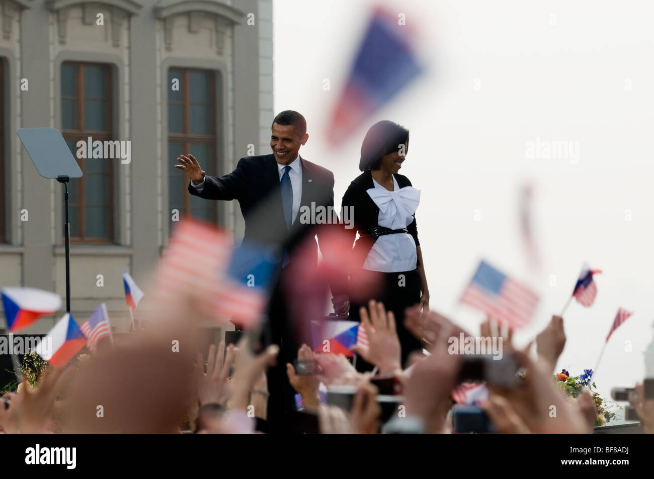 Il Presidente degli Stati Uniti Barack Obama e la First Lady Michelle Obama presso il Castello di Praga a Praga, 4 aprile 2009. Foto Stock