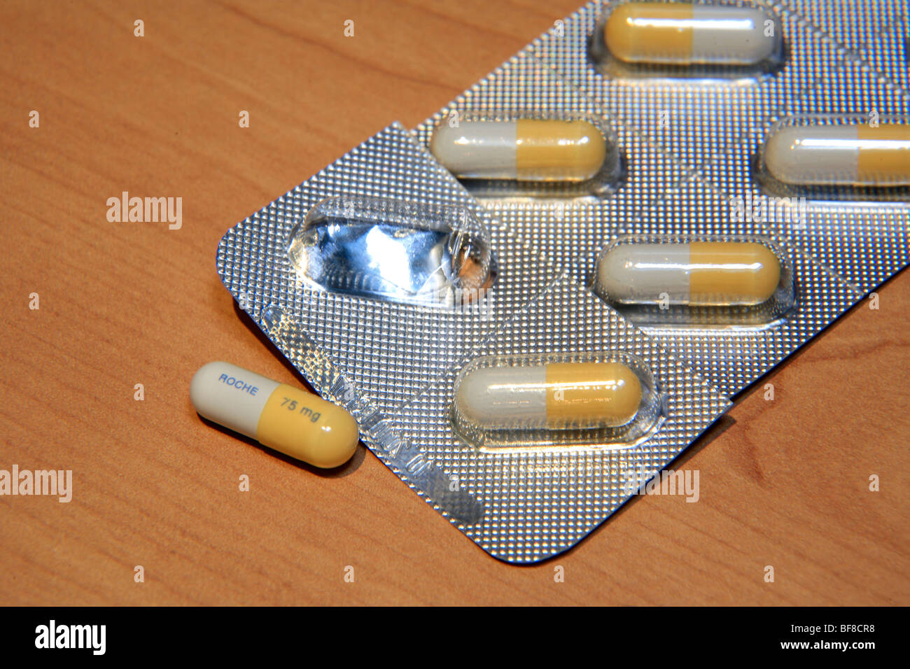 Tamiflu oseltamivir un farmaco antivirale usato per il trattamento di influenza A e influenza B compresi influenza suina e influenza aviaria Foto Stock