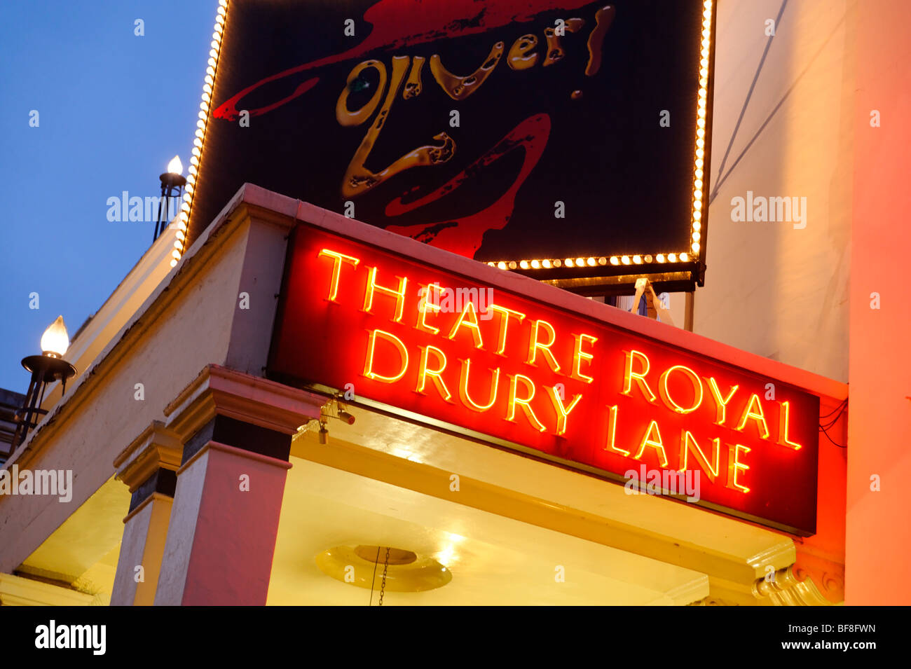 Insegna al neon. Theatre Royal Drury Lane. Londra. Regno Unito 2009. Foto Stock