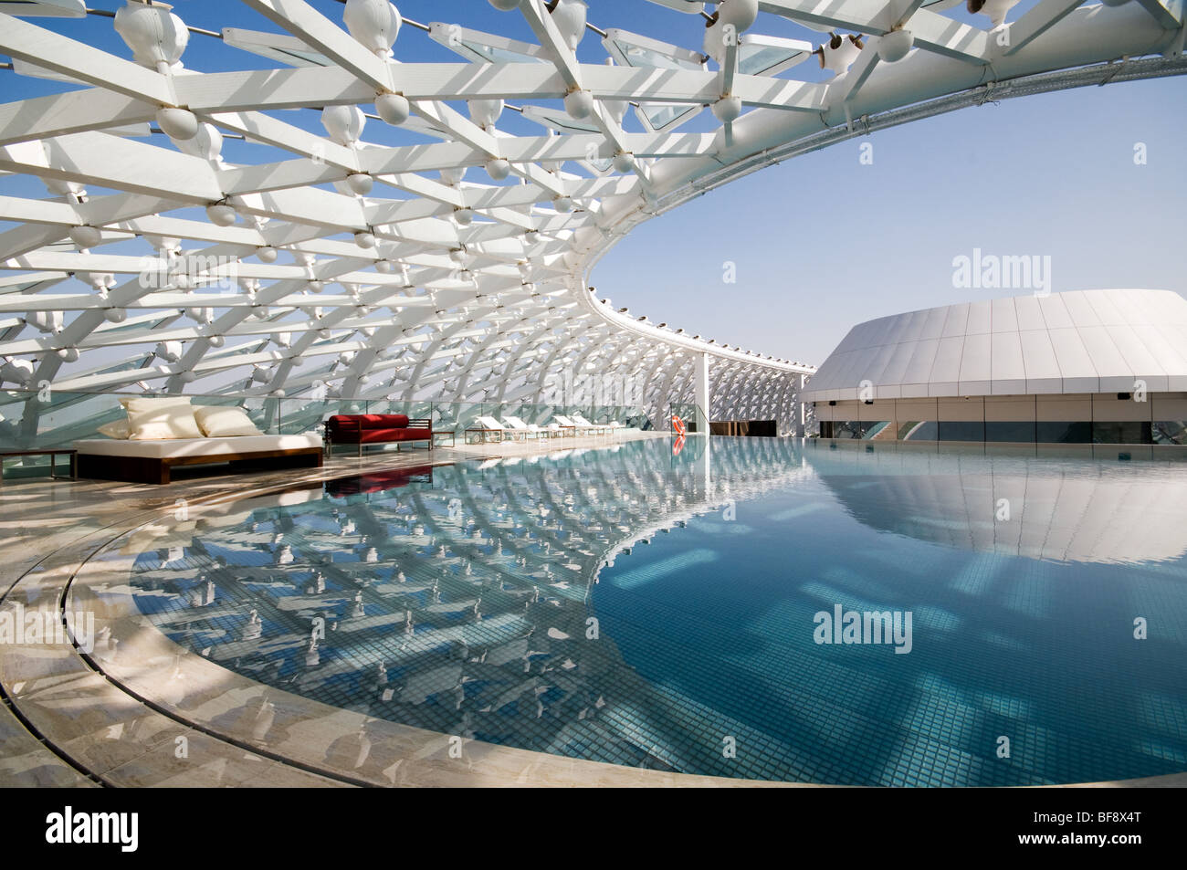 Yas Viceroy hotel sul isola di Yas marina presso il circuito di Formula Uno, Abu Dhabi, Emirati arabi uniti Foto Stock