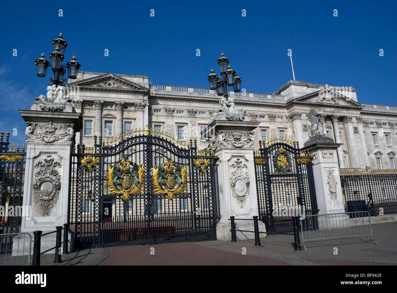 I cancelli di Buckingham Palace di Londra Foto Stock