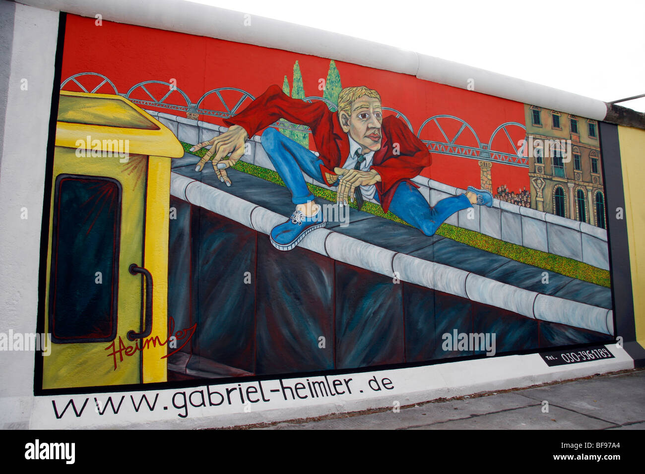 Il muro di Berlino, all'East Side Gallery, a 1.3km-lungo la sezione della parete vicino al centro di Berlino Foto Stock