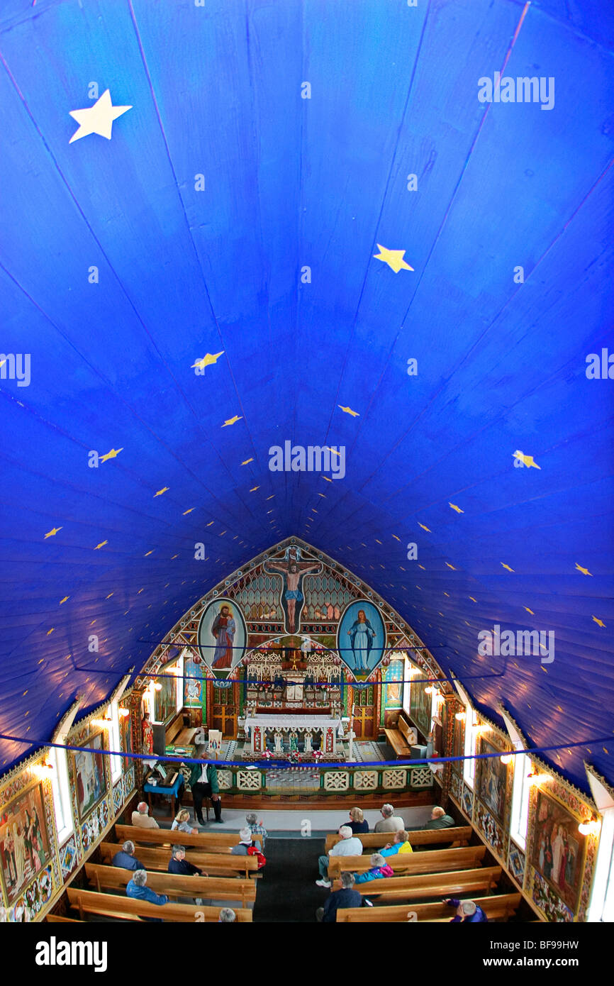 Soffitto blu nella Nostra Signora di buona speranza la Chiesa in Fort buona speranza lungo il fiume MacKenzie in Canada Artico Foto Stock