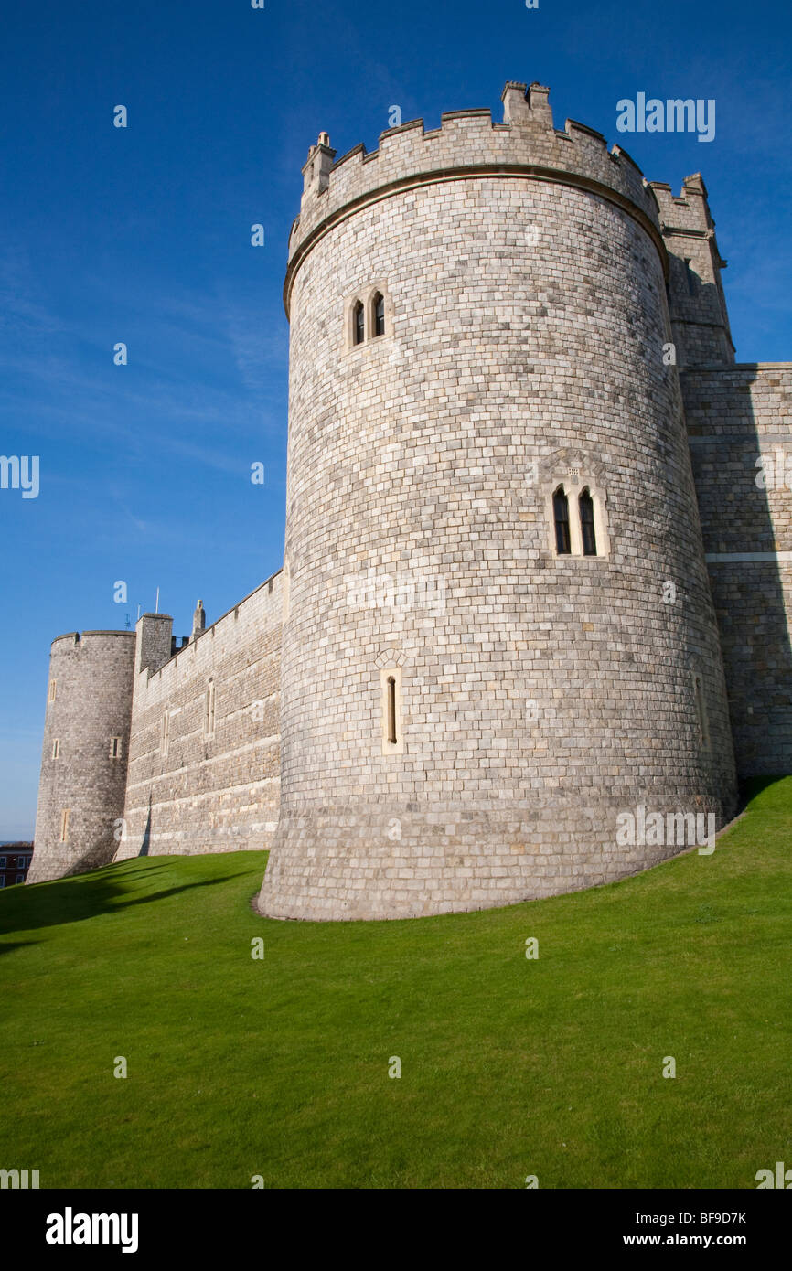 Il Castello di Windsor tower e pareti, Windsor REGNO UNITO Foto Stock