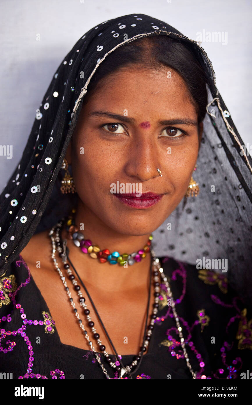 Rajput donna presso il Pushkar Mela in Pushkar nel Rajasthan in India Foto Stock