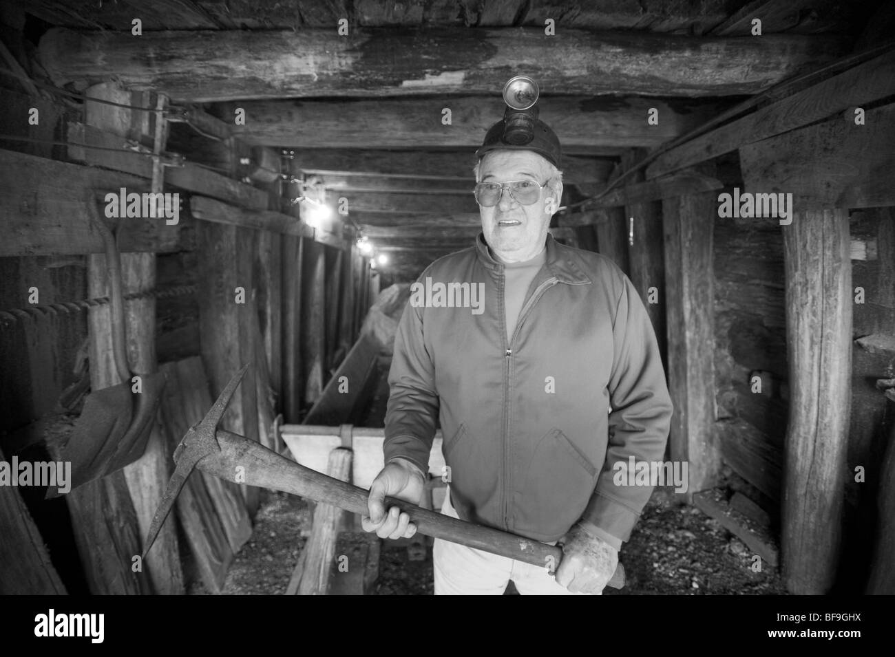 Carbone - Jack Ayers di Barton MD ha una sua miniera di carbone e museo a casa sua. Foto Stock