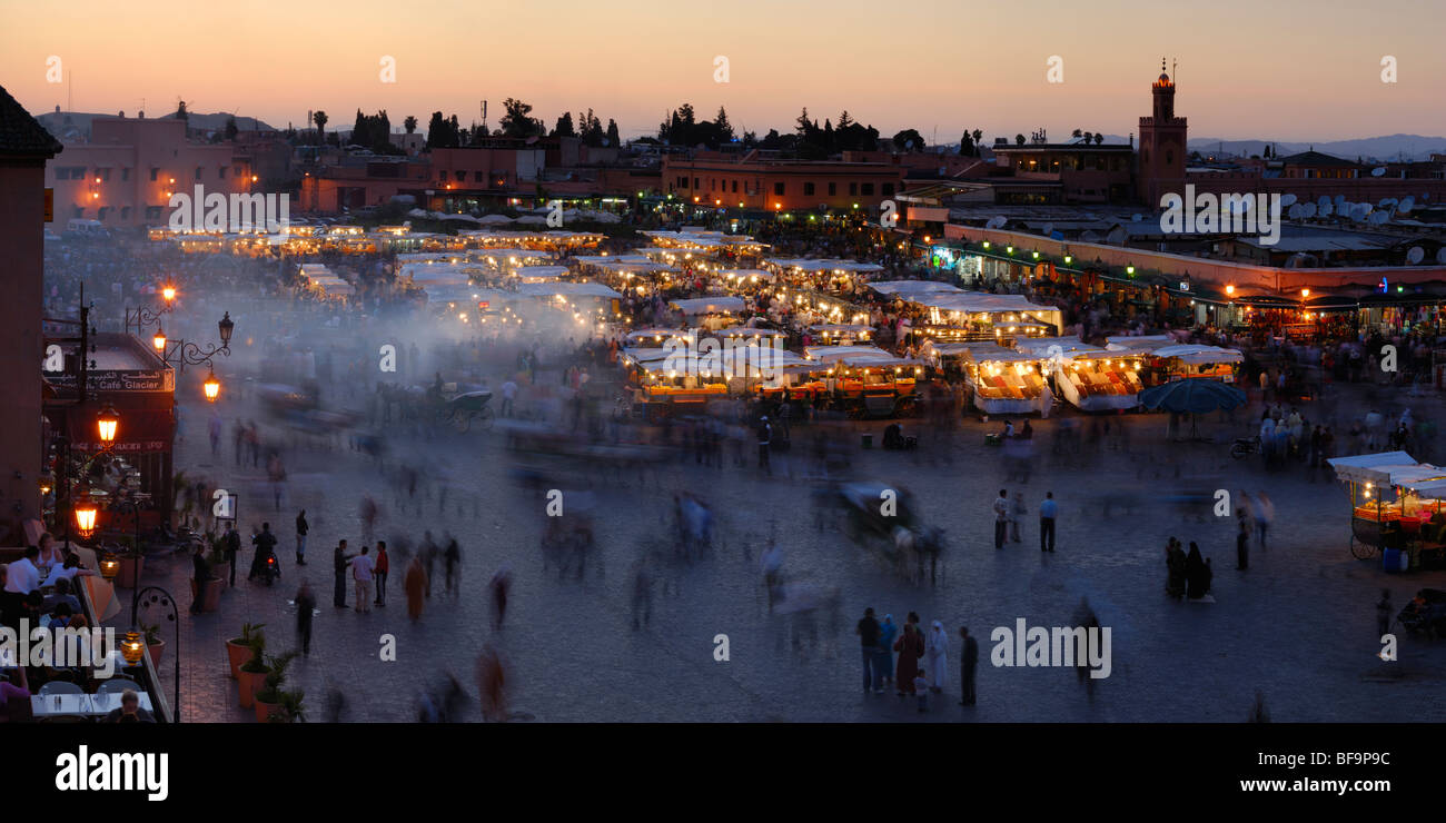 Djemaa el Fna panorama all'alba, Marrakech, Marocco. Foto Stock