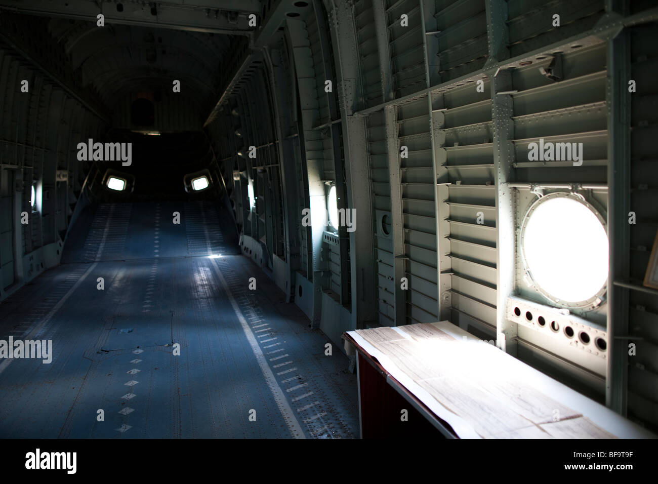 Lo spazio interno del vano di carico elicottero Mi-26 (Halo trasporti pesanti elicottero), Ucraino Aviation Museum in Kiev-Zhulyany. Foto Stock