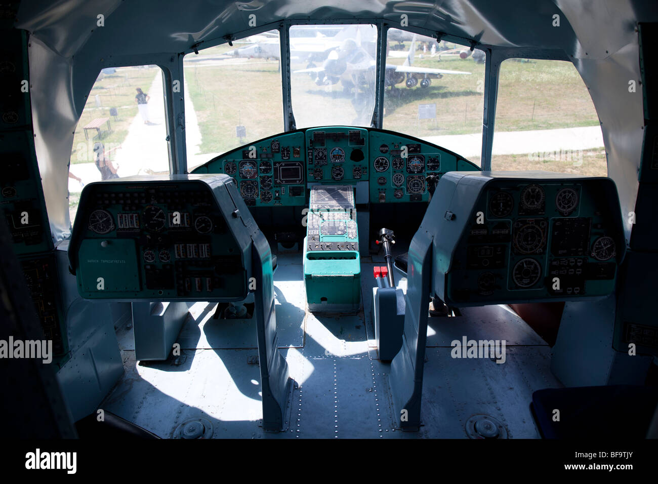 Cockpit del carico elicottero Mi-26 (Halo trasporti pesanti elicottero), Ucraino Aviation Museum in Kiev-Zhulyany. Foto Stock