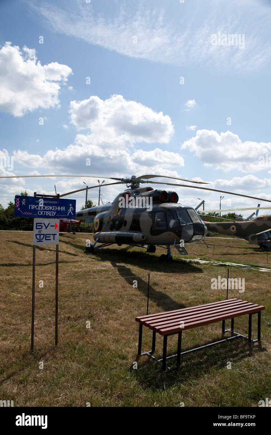 Elicottero d'assalto in ucraino Aviation Museum in Kiev-Zhulyany. Foto Stock