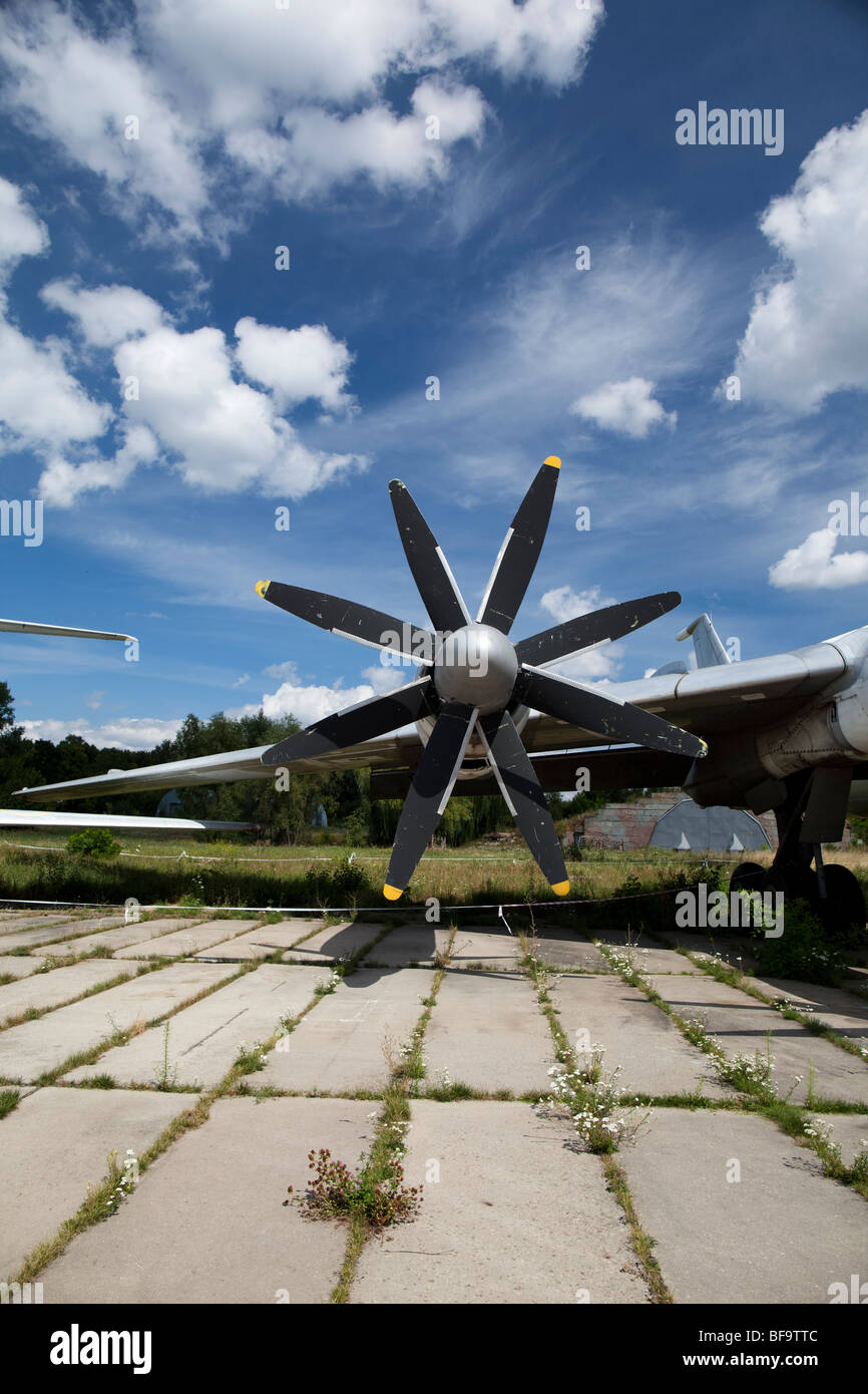 Elica di un aereo militare in ucraino Aviation Museum in Kiev-Zhulyany. Foto Stock