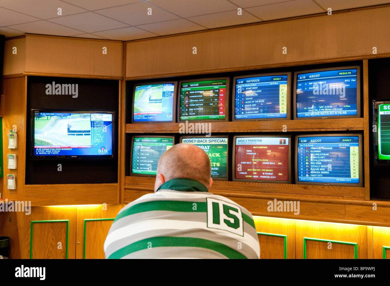 Paddy Power bookmakers, London, England, Regno Unito Foto Stock