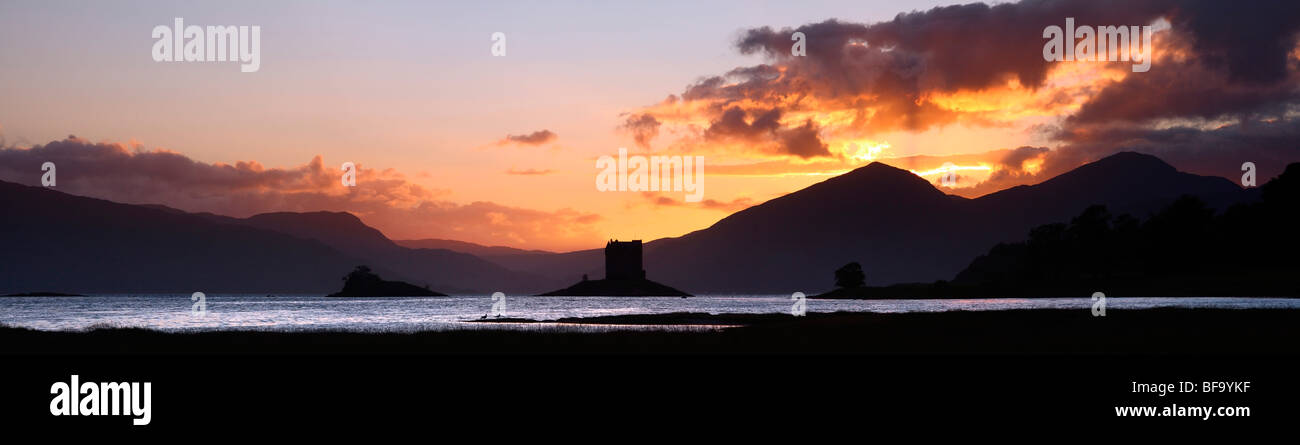 Castello Salker al tramonto, vicino a Port Appin, Argyll & Bute, Scotland, Regno Unito Foto Stock