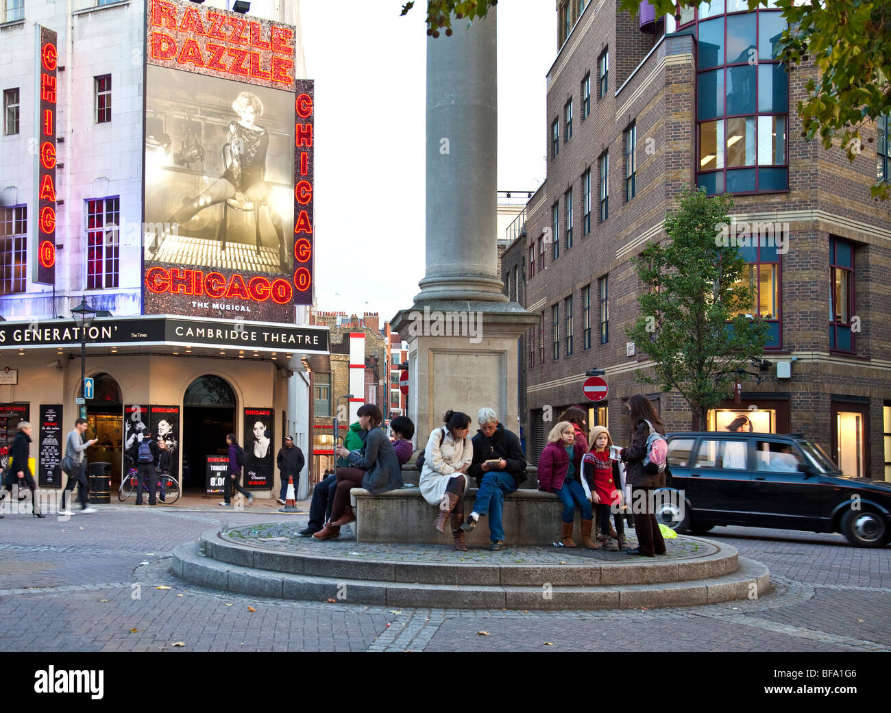 Seven Dials e il Cambridge Theatre, Covent Garden, Londra Foto Stock