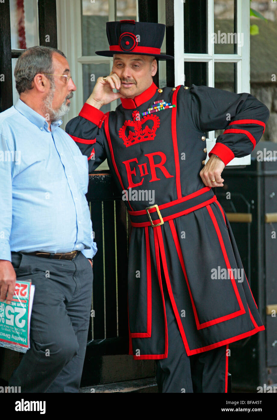 Yeoman Warder, Torre di Londra, Inghilterra, Gran Bretagna Foto Stock