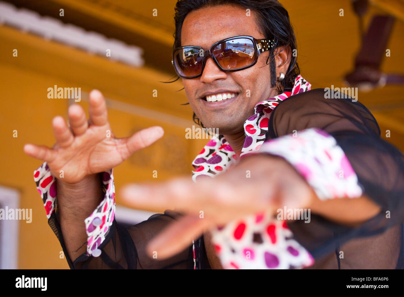 Uomo indiano, aspiranti modello e attore di Bollywood in Mumbai India Foto Stock
