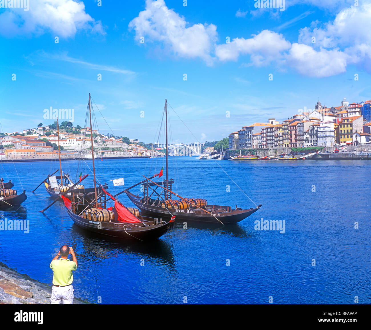 Il vino di Porto barche sul fiume Douro, Porto, Portogallo Foto Stock