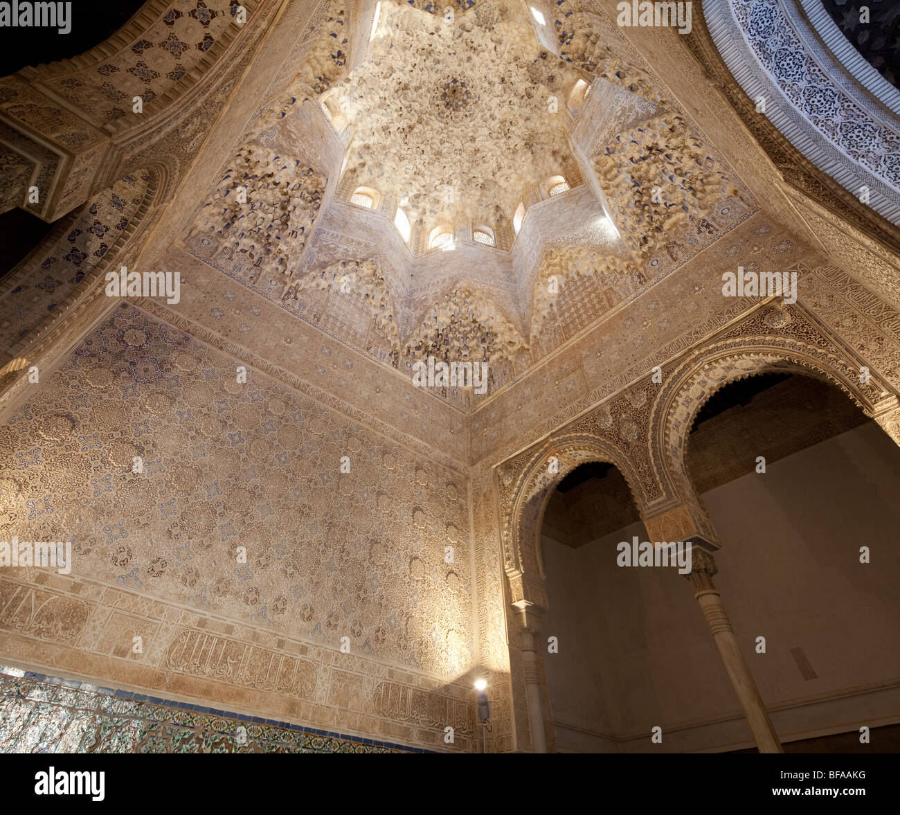 Dome, sala del Abencerrajes, Corte dei Leoni, Alhambra di Granada, Spagna Foto Stock