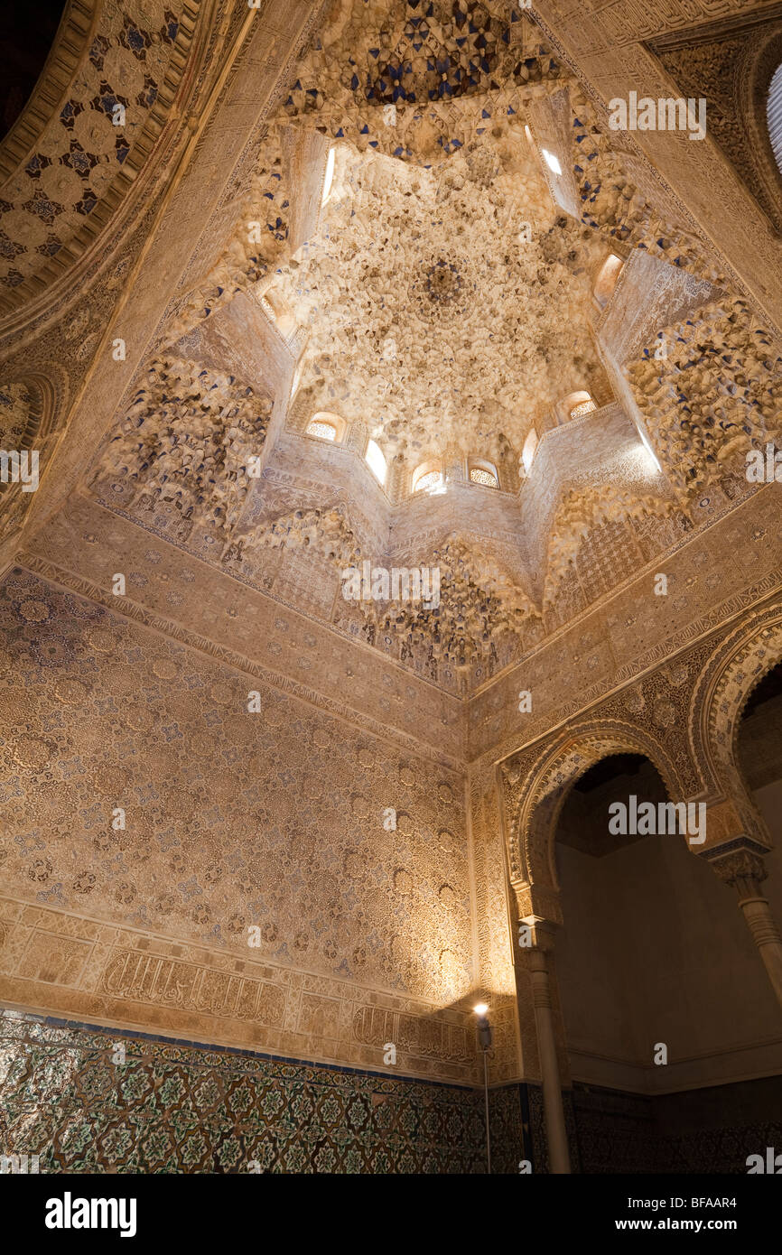 Dome, sala del Abencerrajes, Corte dei Leoni, Alhambra di Granada, Spagna Foto Stock