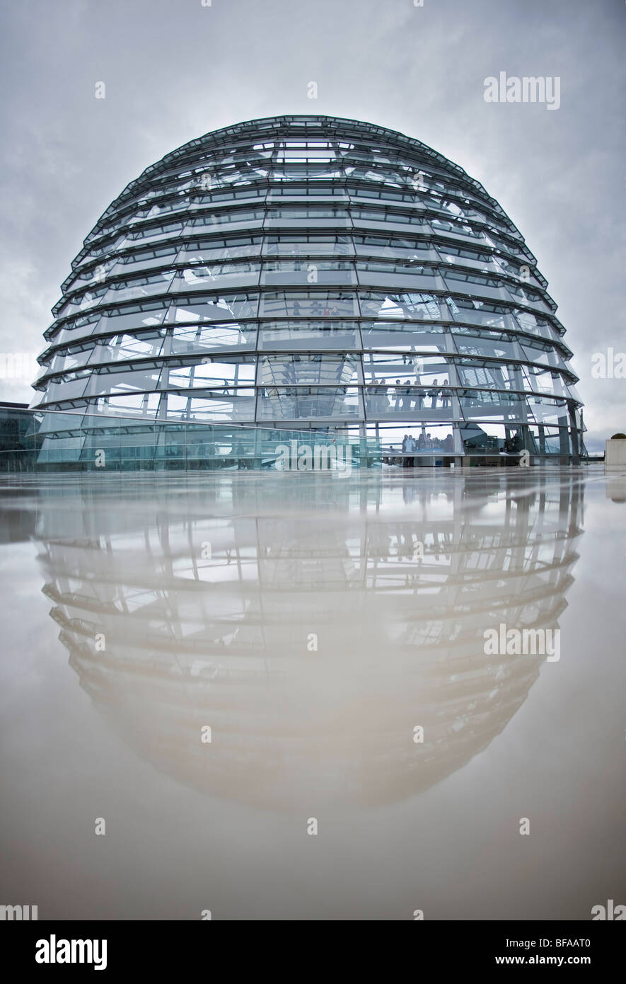 Cupola del Reichstag - edificio di Berlino che ospita il parlamento tedesco. Foto Stock