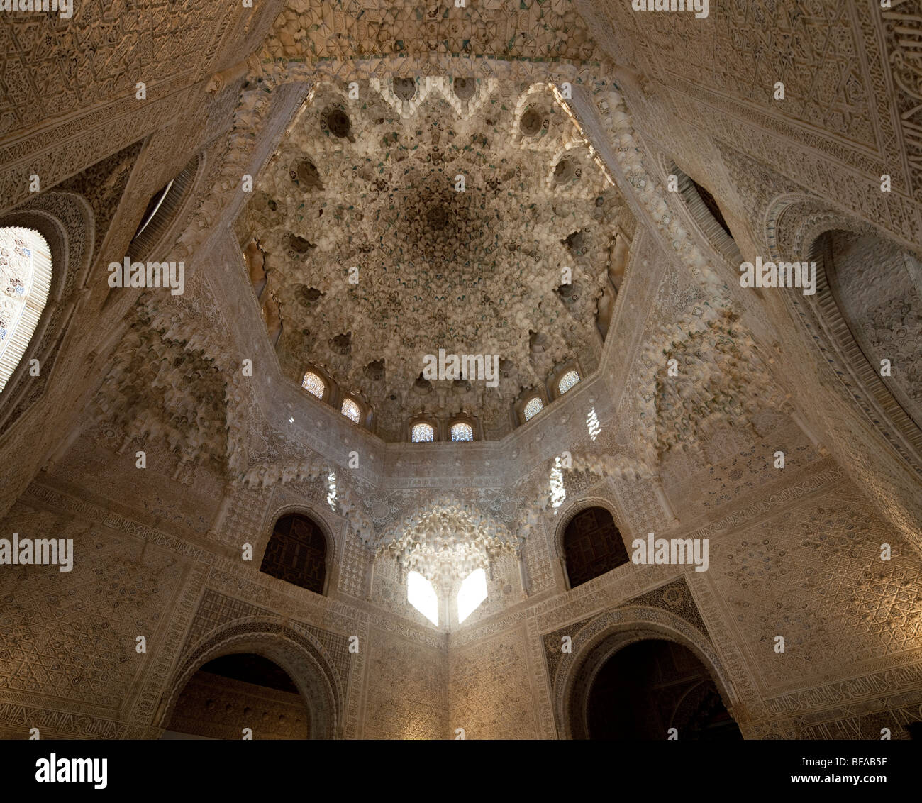 Dome, Sala delle Due Sorelle, Corte dei Leoni, Alhambra di Granada, Spagna Foto Stock