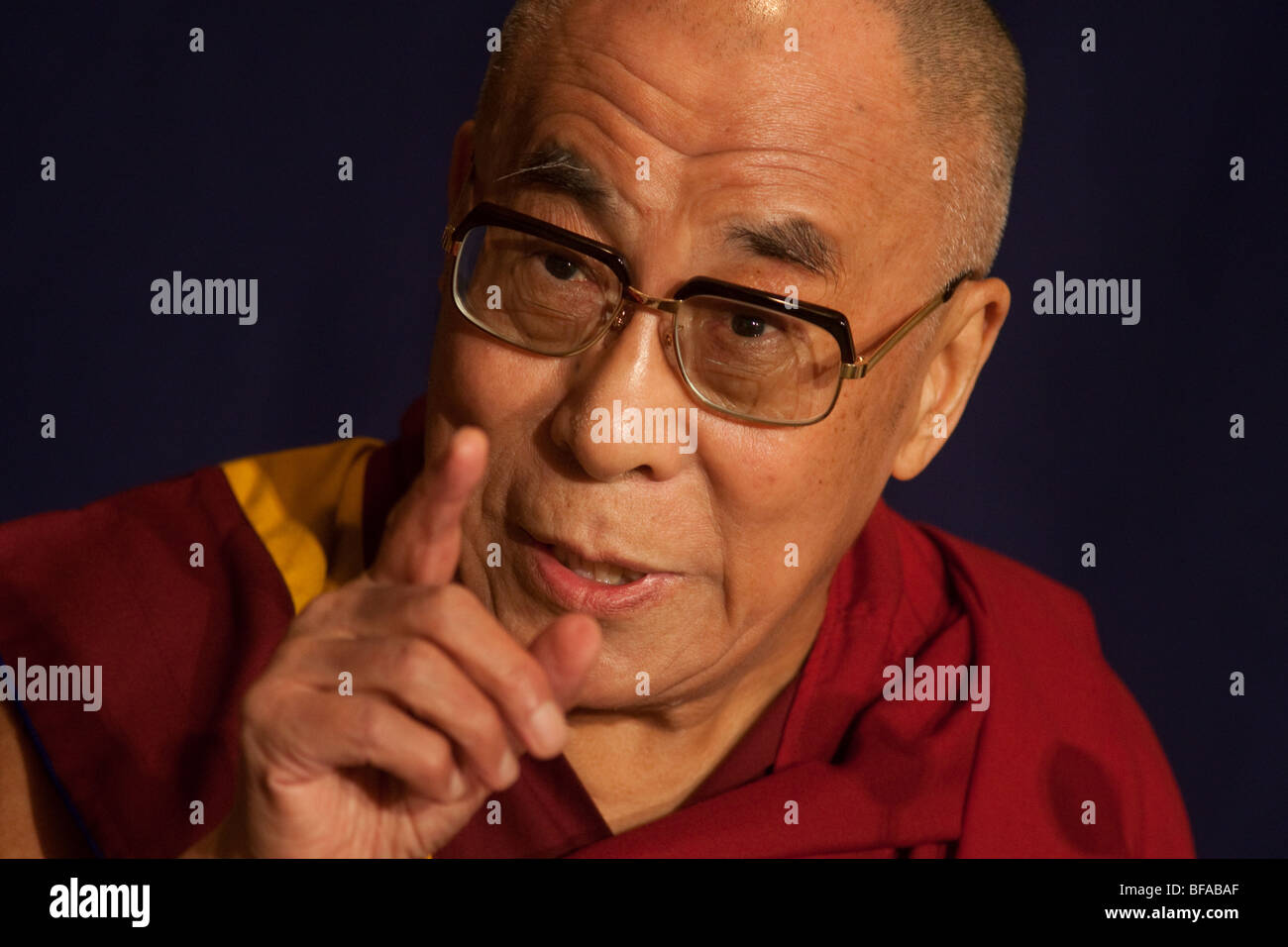 Il Dalai Lama Tenzin Gyatso, parlando a una funzione. Foto Stock