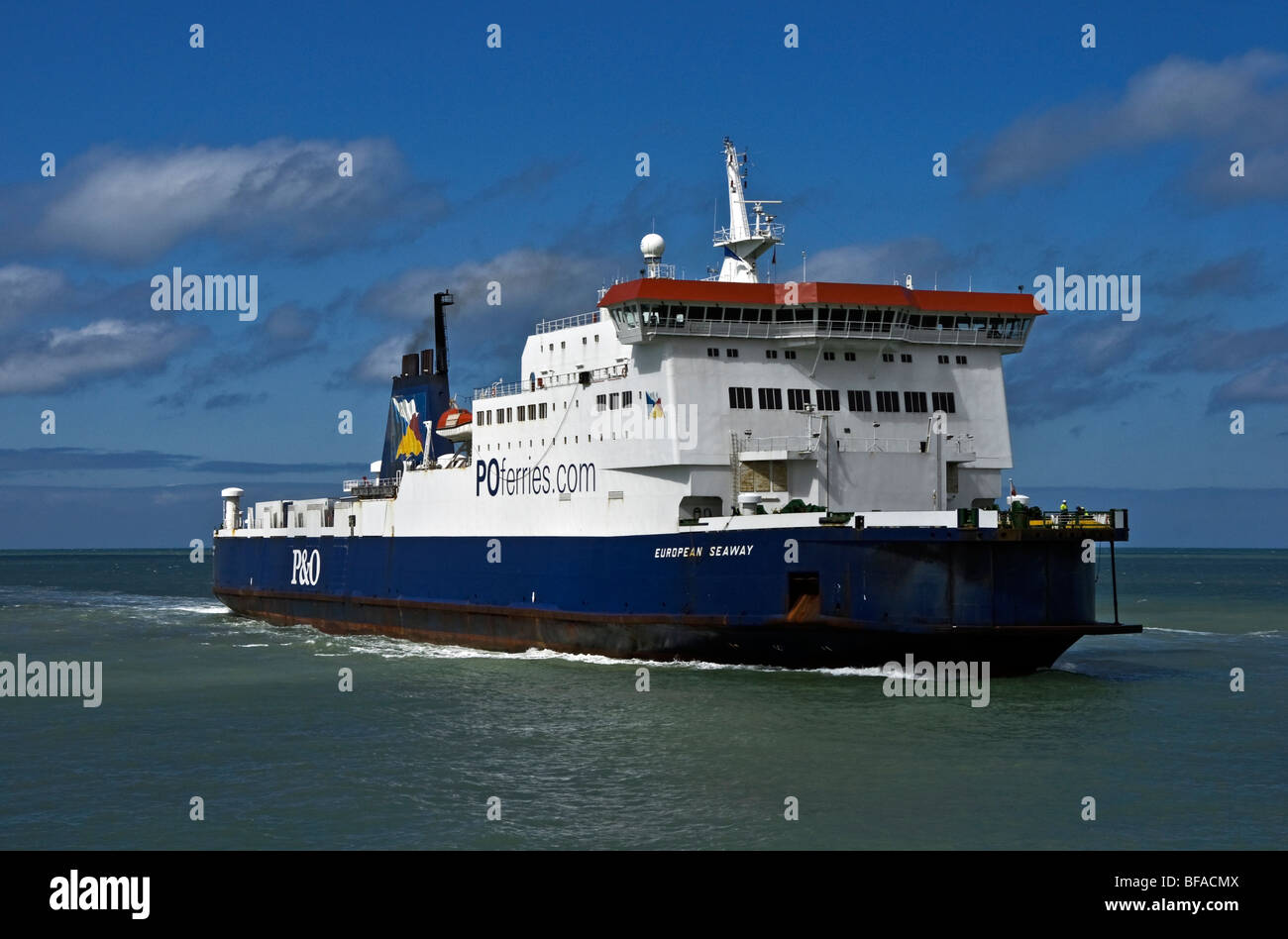 P&O Ferries Seaway europea che arrivano a Calais Foto Stock