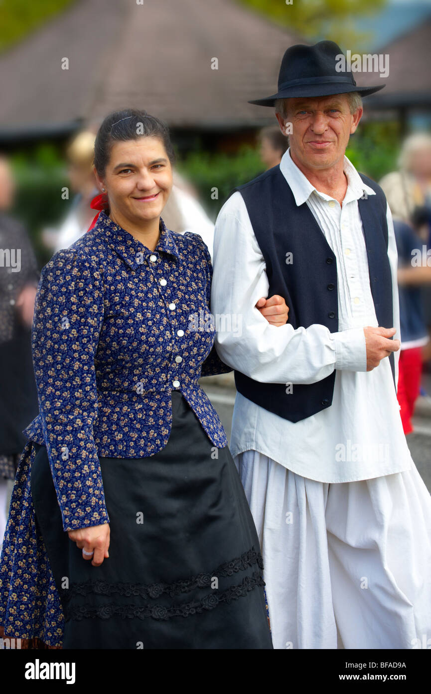 Persone in tradizionale abito ungherese - annuale festival del vino ( szuret fesztival ) - Badacsony - Balaton - Ungheria Foto Stock