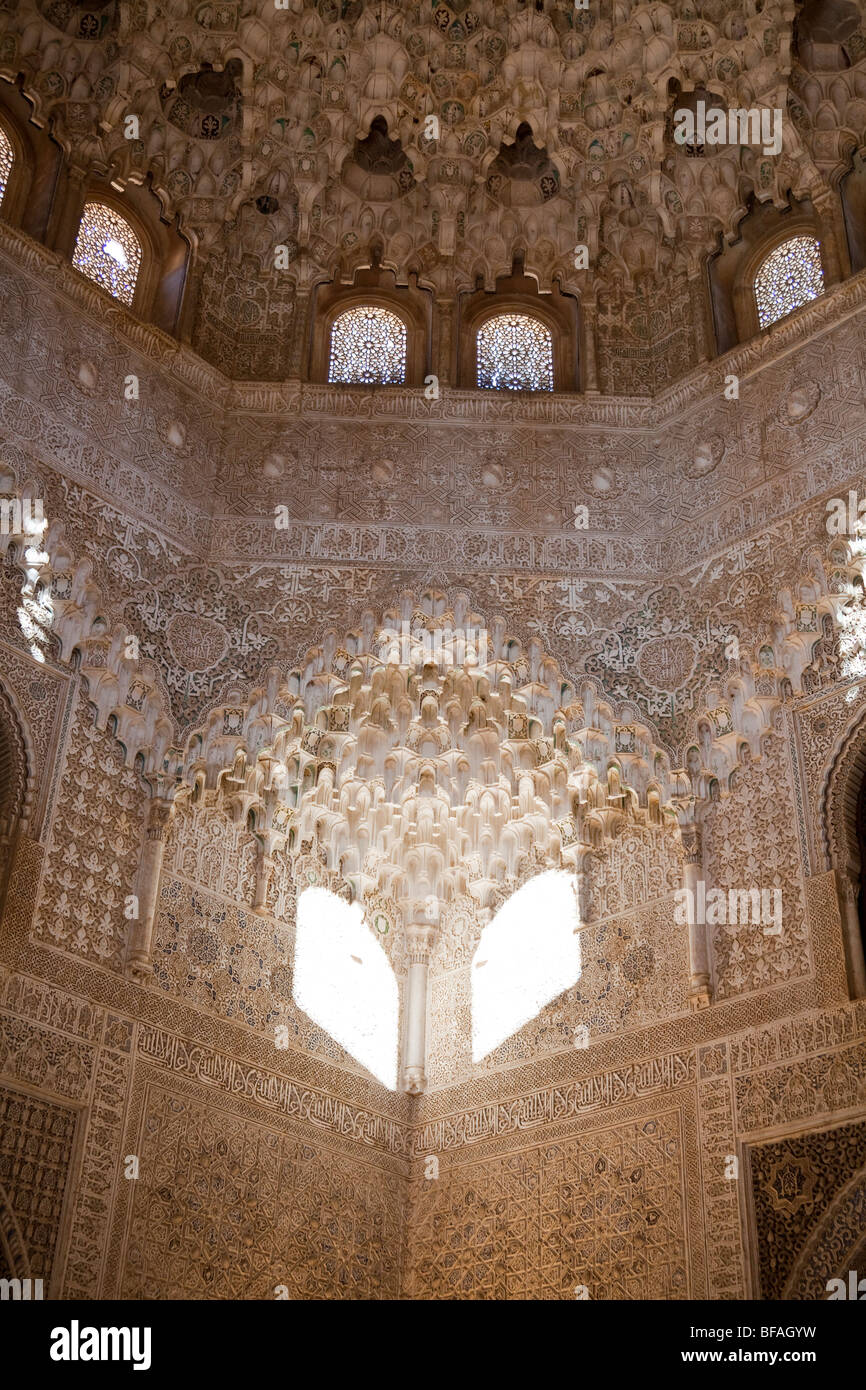 Dome, Sala delle Due Sorelle, Corte dei Leoni, Alhambra di Granada, Spagna Foto Stock