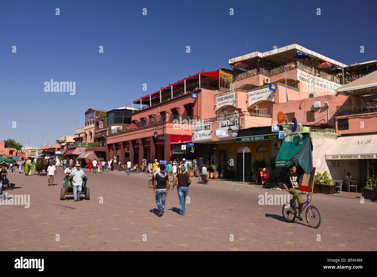 Marrakech, Marocco - Djemaa el Fna piazza principale nella medina. Foto Stock